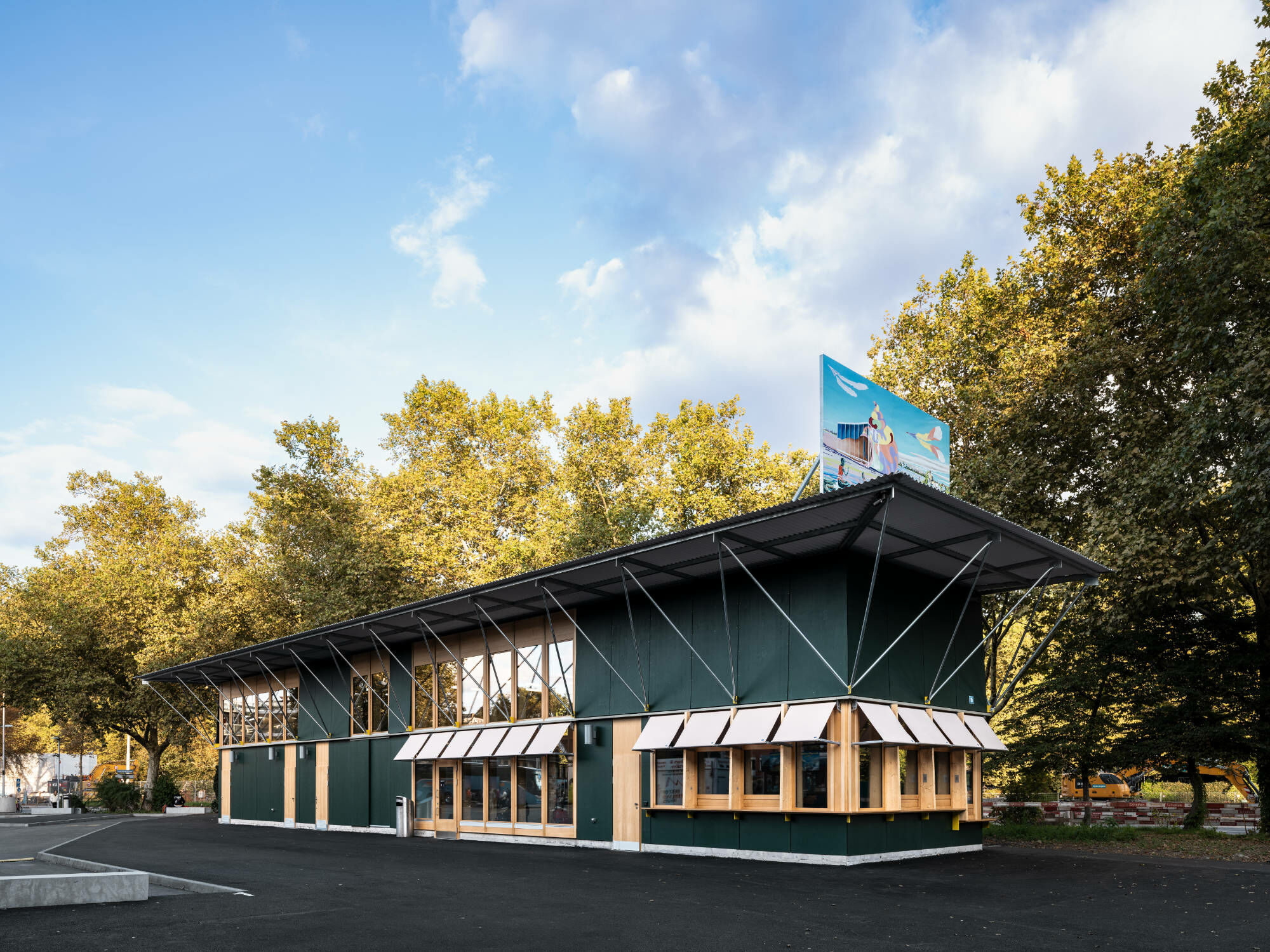 Am Sihlquai im Zürcher Zentrum ist im Oktober 2024 eine neue Fernbusstation in Betrieb gegangen.