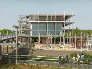 Das 2023 fertiggestellte Erlebnis-Hus nach Plänen von Holzer Kobler Architekturen markiert den Abschluss der erweiterten Strandpromenade.