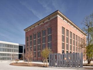 Mit dem Umbau des ehemaligen Aubinger Heizkraftwerks zum Bergson Kunstkraftwerk realisierten Stenger2 Architekten und Partner ein ambitioniertes Projekt des Weiterbauens im Bestand.