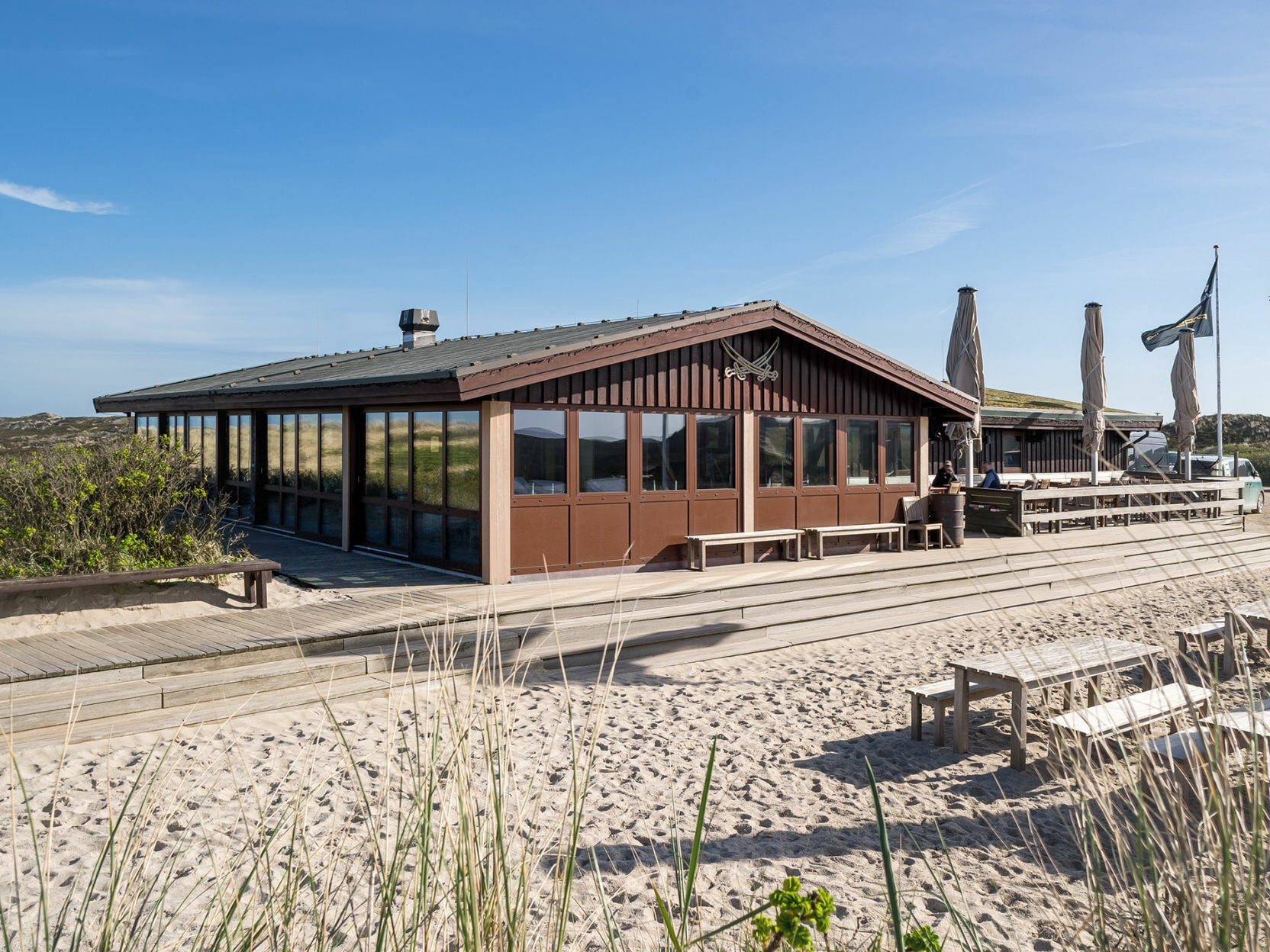 Die Sansibar ist seit 40 Jahren eine Institution auf der Nordseeinsel Sylt, nun hat sie eine Auffrischung erhalten.