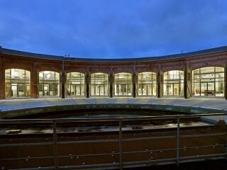 Der historische Lokschuppen im brandenburgischen Wittstock/Dosse wurde vom  Architekturbüro Mittelbach umfassend saniert und umgenutzt. 