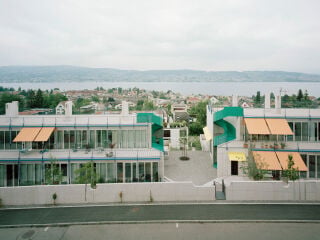 Die Siedlung Rötiboden im Süden von Wädenswil wurde 2023 nach Plänen von Buchner Bründler Architekten fertiggestellt.