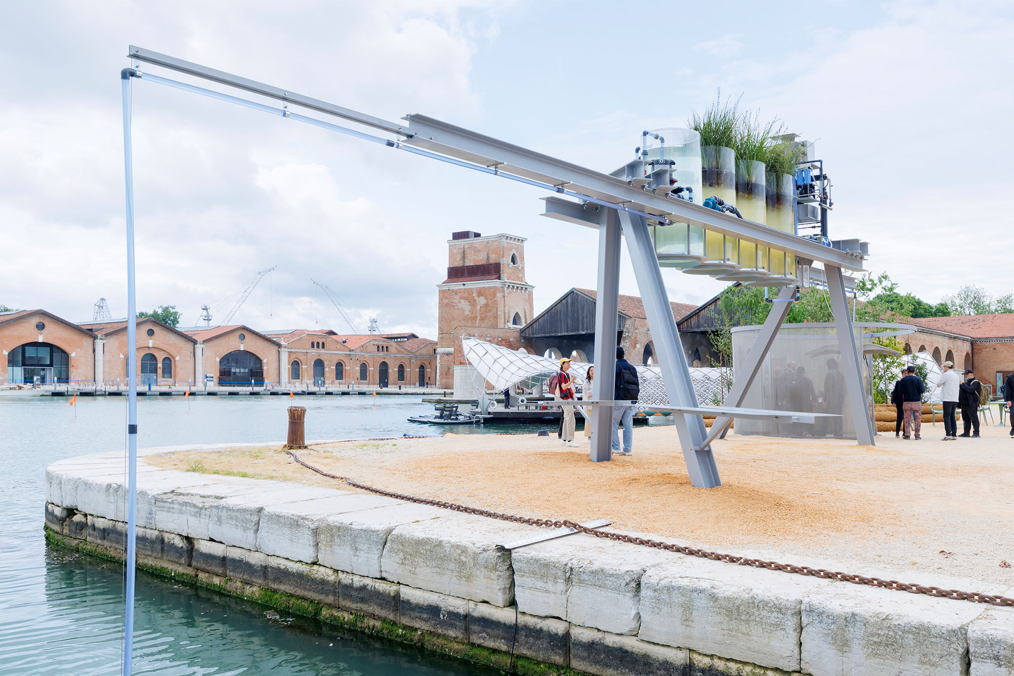 Diller, Diller Scofidio + Renfro entwarfen Konzept und Design, das Wasseringenieurbüro Natural Systems Utilities entwickelte gemeinsam mit dem Umweltingenieurbüro Sodai das Filtersystem und setzte dieses um.