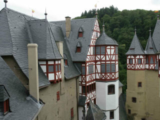 Burg Eltz mit Altdeutscher Schieferdeckung