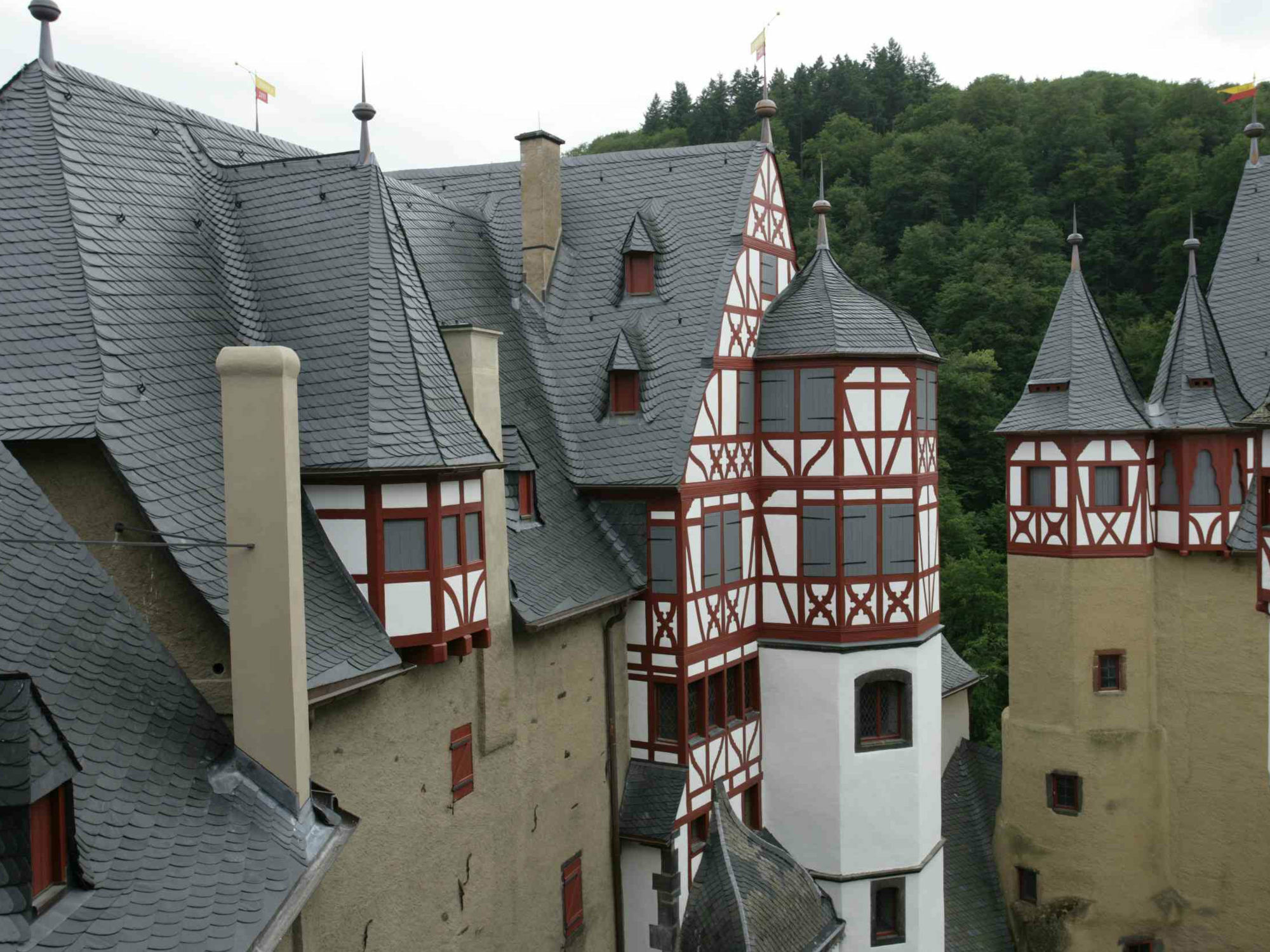 Burg Eltz mit Altdeutscher Schieferdeckung