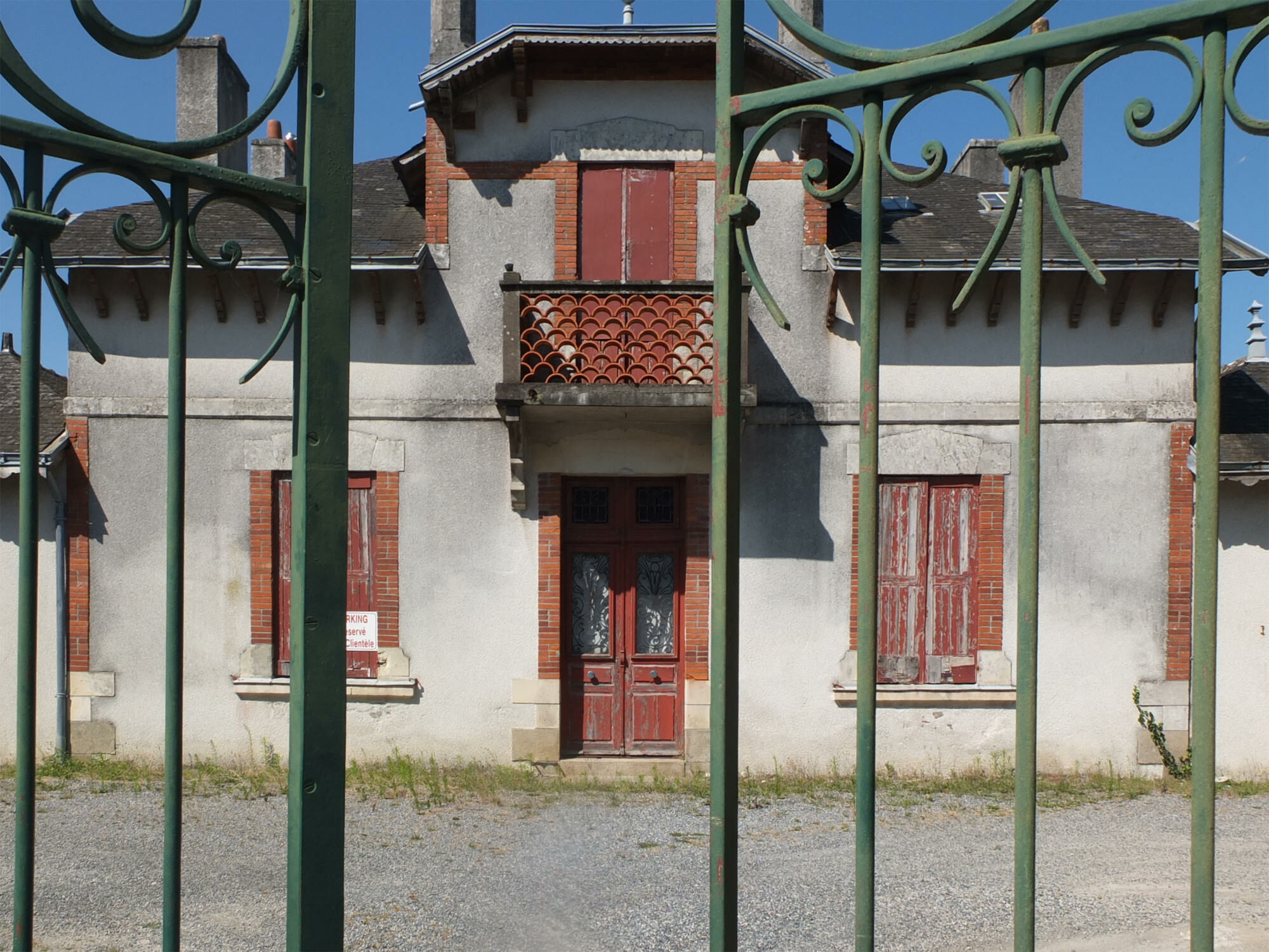 Zwerchhaus bei einem Altbau in der Bretagne