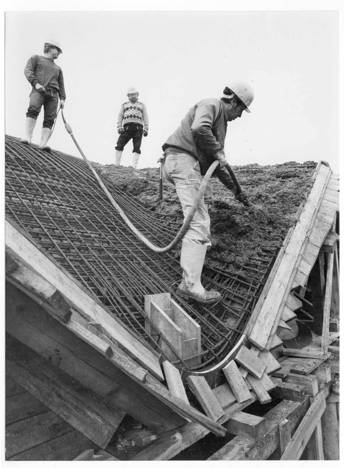 Philosophisches Institut der Freien Universität Berlin: Schalungsarbeiten und Guss der Betonschale des Daches