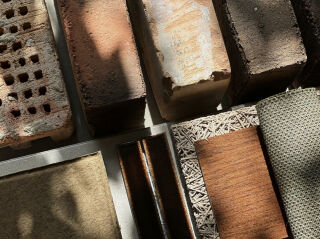 Unter dem Begriff Low-GWP-Bricks fasst der Hersteller Randers Tegel drei Produktlinien zusammen, deren Global Warming Potential (GWP) deutlich unter dem Branchendurchschnitt liegt. 