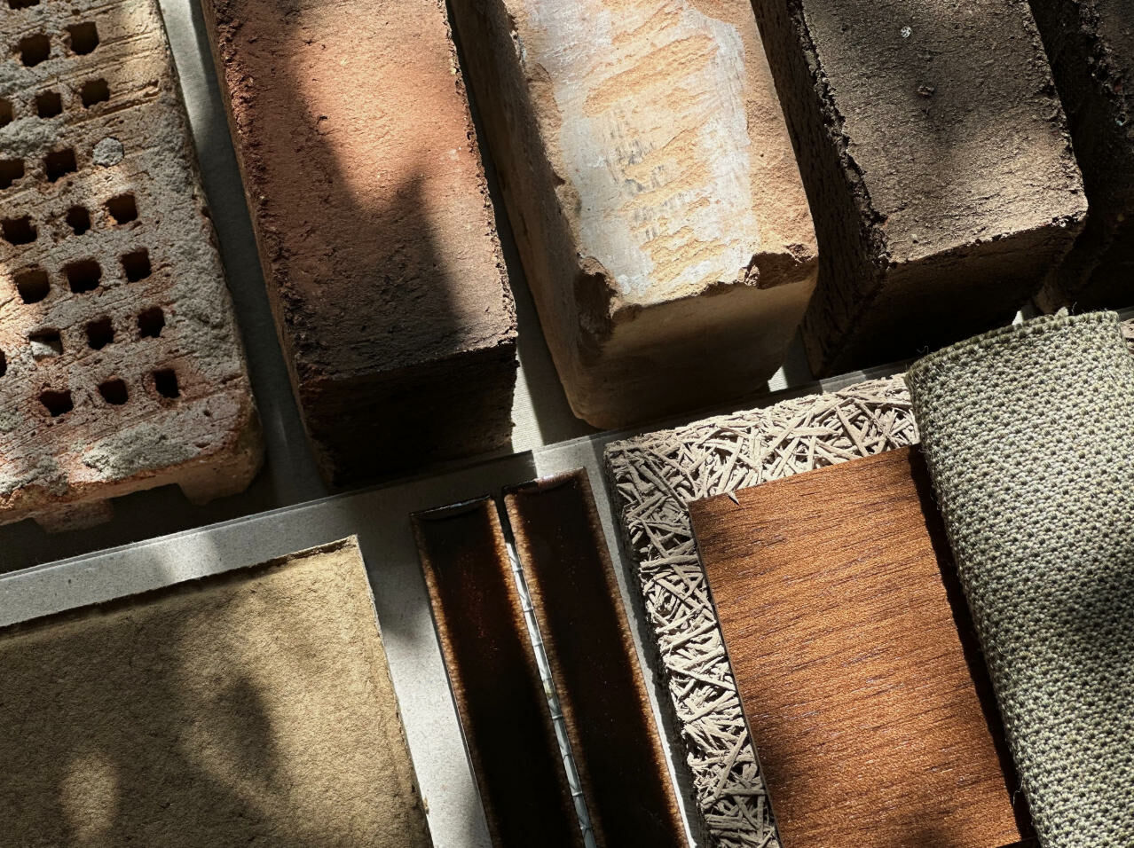 Unter dem Begriff Low-GWP-Bricks fasst der Hersteller Randers Tegel drei Produktlinien zusammen, deren Global Warming Potential (GWP) deutlich unter dem Branchendurchschnitt liegt. 