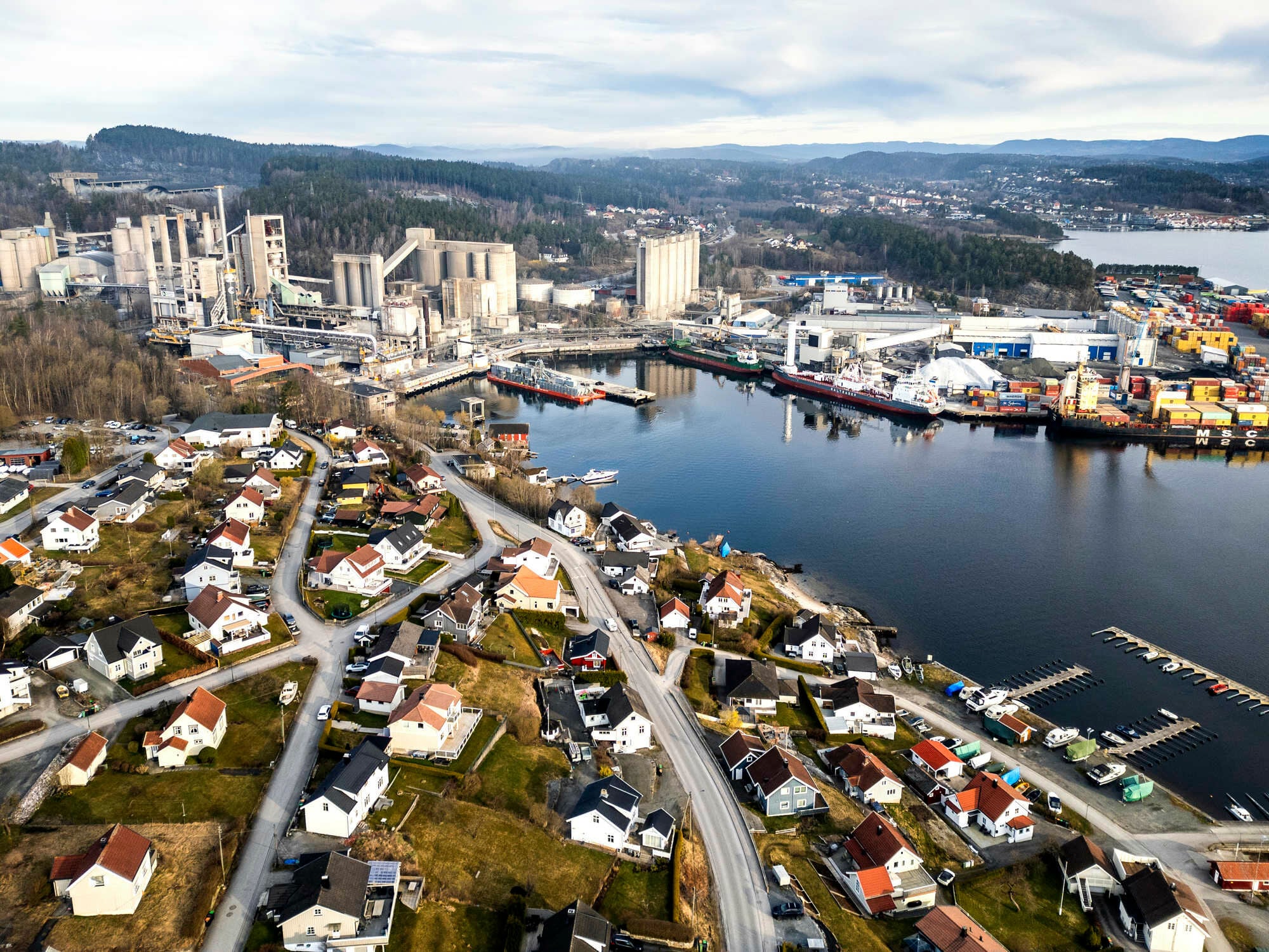 Das Werk Brevik CCS in Norwegen ist die weltweit erste Anlage zur CO₂-Abscheidung und -Speicherung (CCS) im industriellen Maßstab in der Zementindustrie.