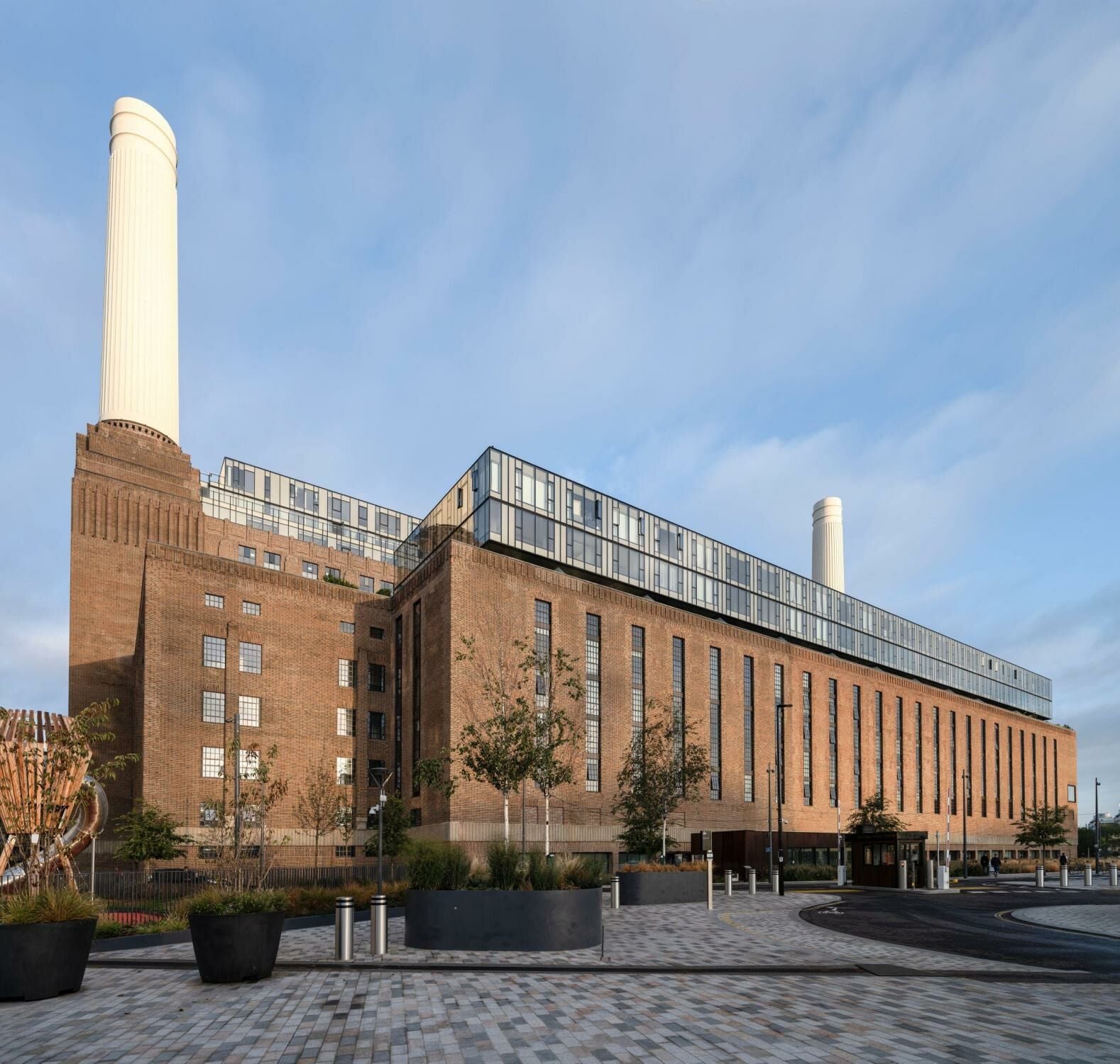 Errichtet zwischen 1933 und 1955 in zwei Bauphasen, als Battersea A und B, diente das Kohlekraftwerk über 50 Jahre lang der Energieversorgung Londons. 