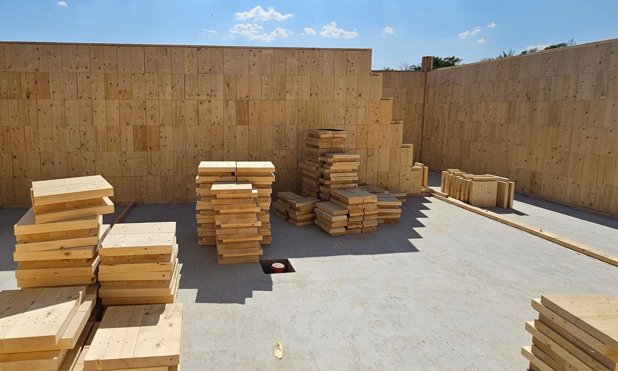 Die massiven Holzsteine sind vollständig recycelbar.