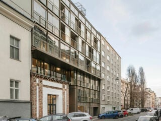 Seit 2023 schließt das von feld72 Architekten entworfene Wohn- und Geschäftshaus im 5. Wiener Bezirk Margareten eine jahrzehntealte Baulücke.