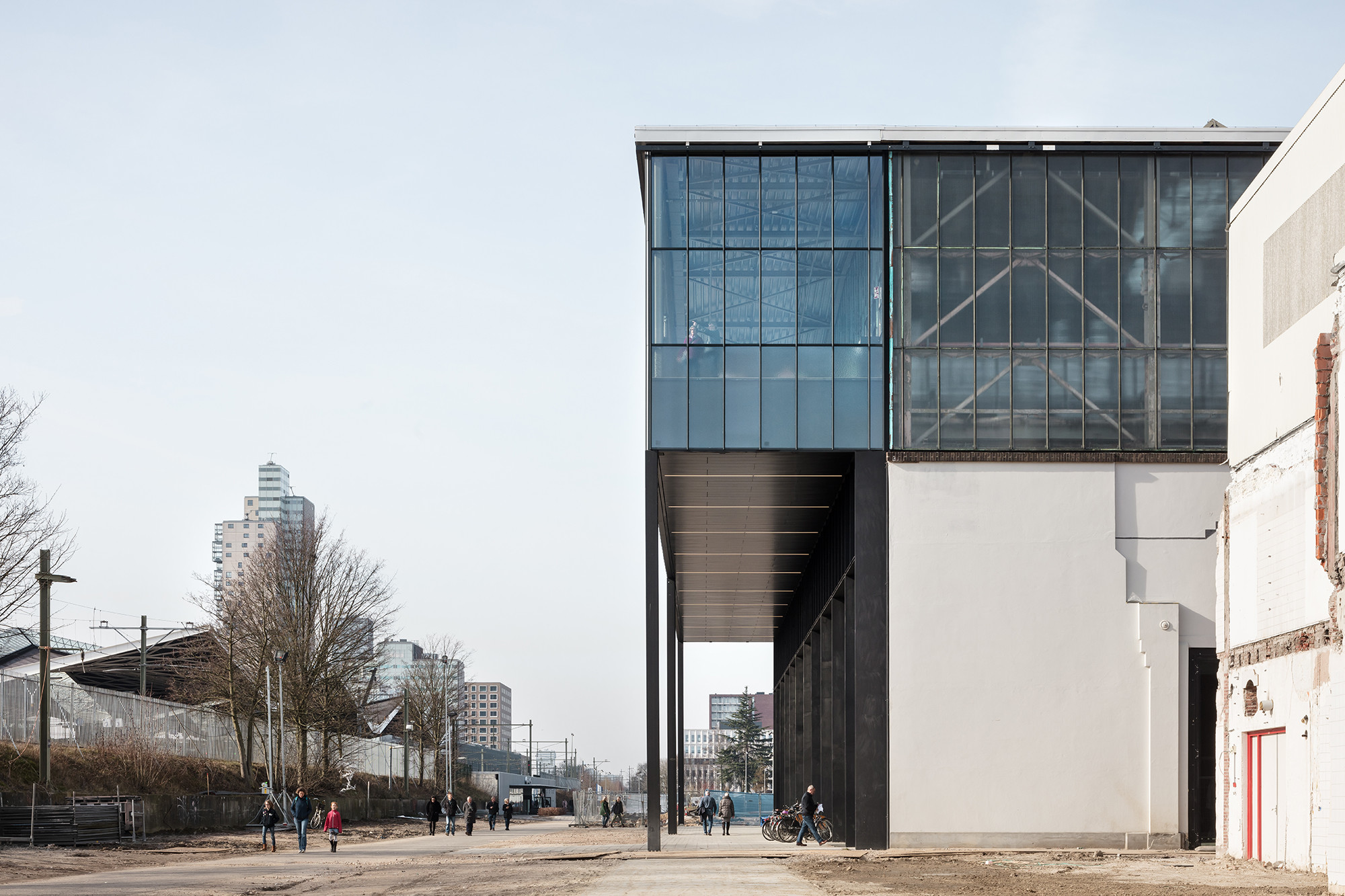 Der ursprüngliche Charakter der Industriehalle ist dank des behutsamen Umbaus auch heute noch spürbar.
