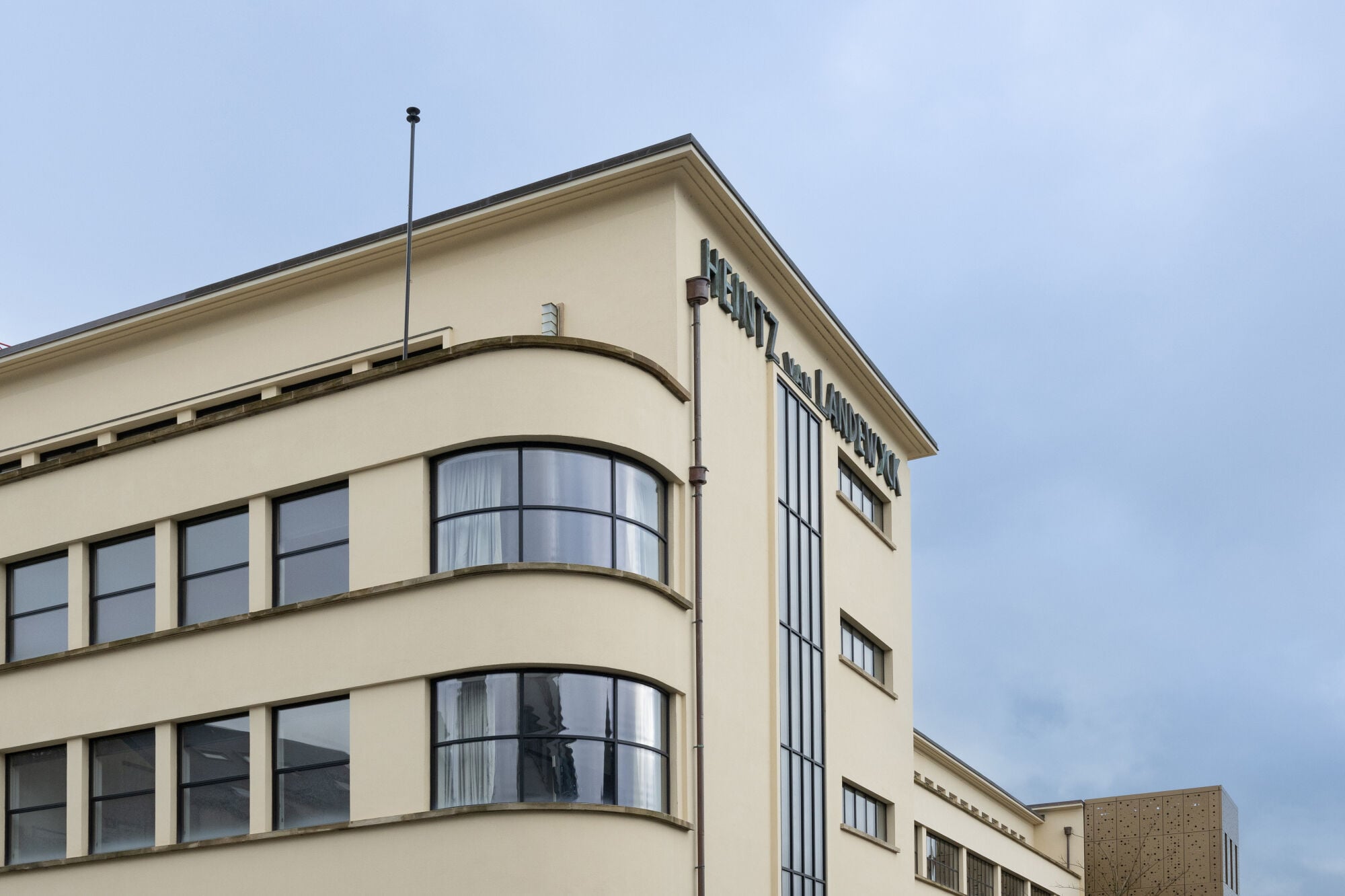 Im Jahr 2020 wurde das luxemburgische Büro Belvedere Architecture mit der Sanierung beauftragt.