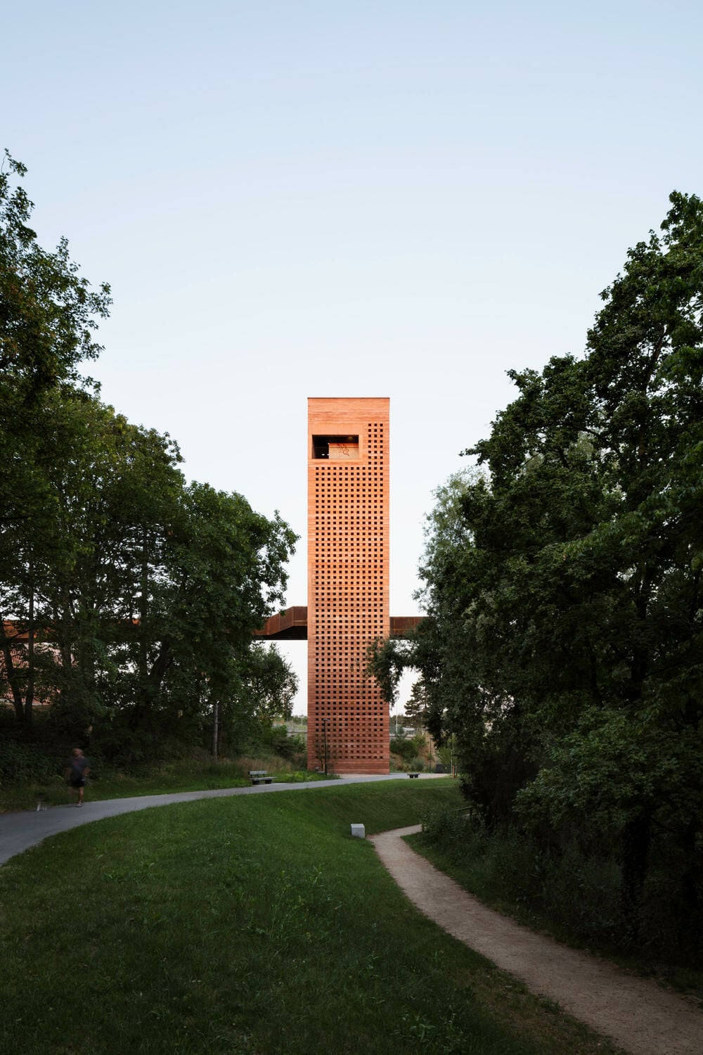 Der Turm ist rund 36 Meter hoch.