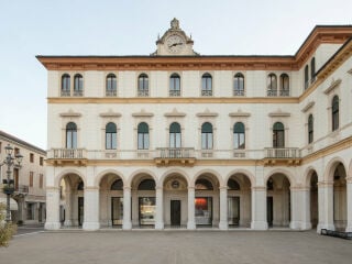 Arzignano ist eine norditalienische Kleinstadt unweit von Vicenza in Venetien. Den Mittelpunkt der Stadt bildet die Piazza Libertà, der Freiheitsplatz, mit dem Rathaus.