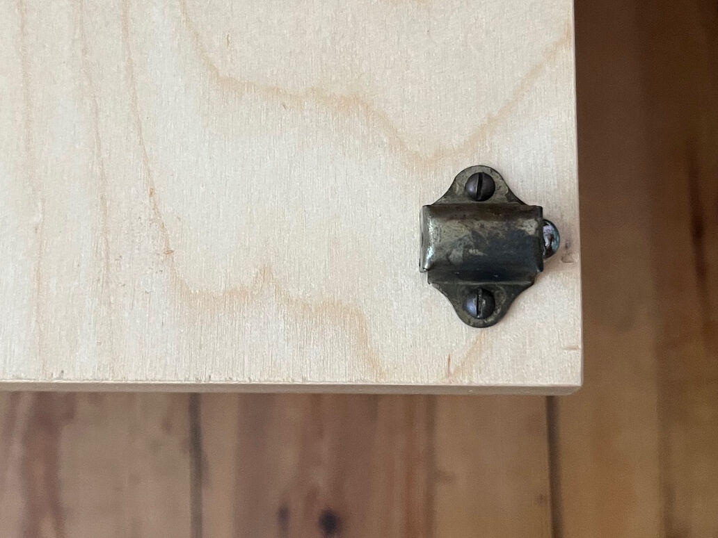 Die Federmechanik ermöglicht das Eindrücken der Kugel in das Gehäuse.