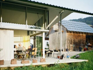 Das Wohn- und Gemeinschaftshaus „House for Almost Everything“ in schweizerischen Wernetshausen wurde von Comte/Meuwly entworfen.