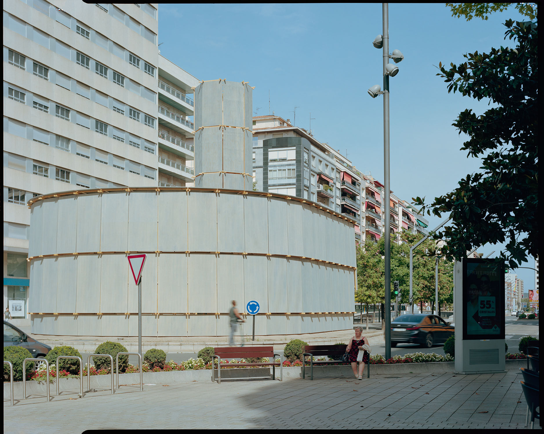 ... diesen Traum haben Leopold Banchini Architects für wenige Sommertage im nordspanischen Logrono umgesetzt.