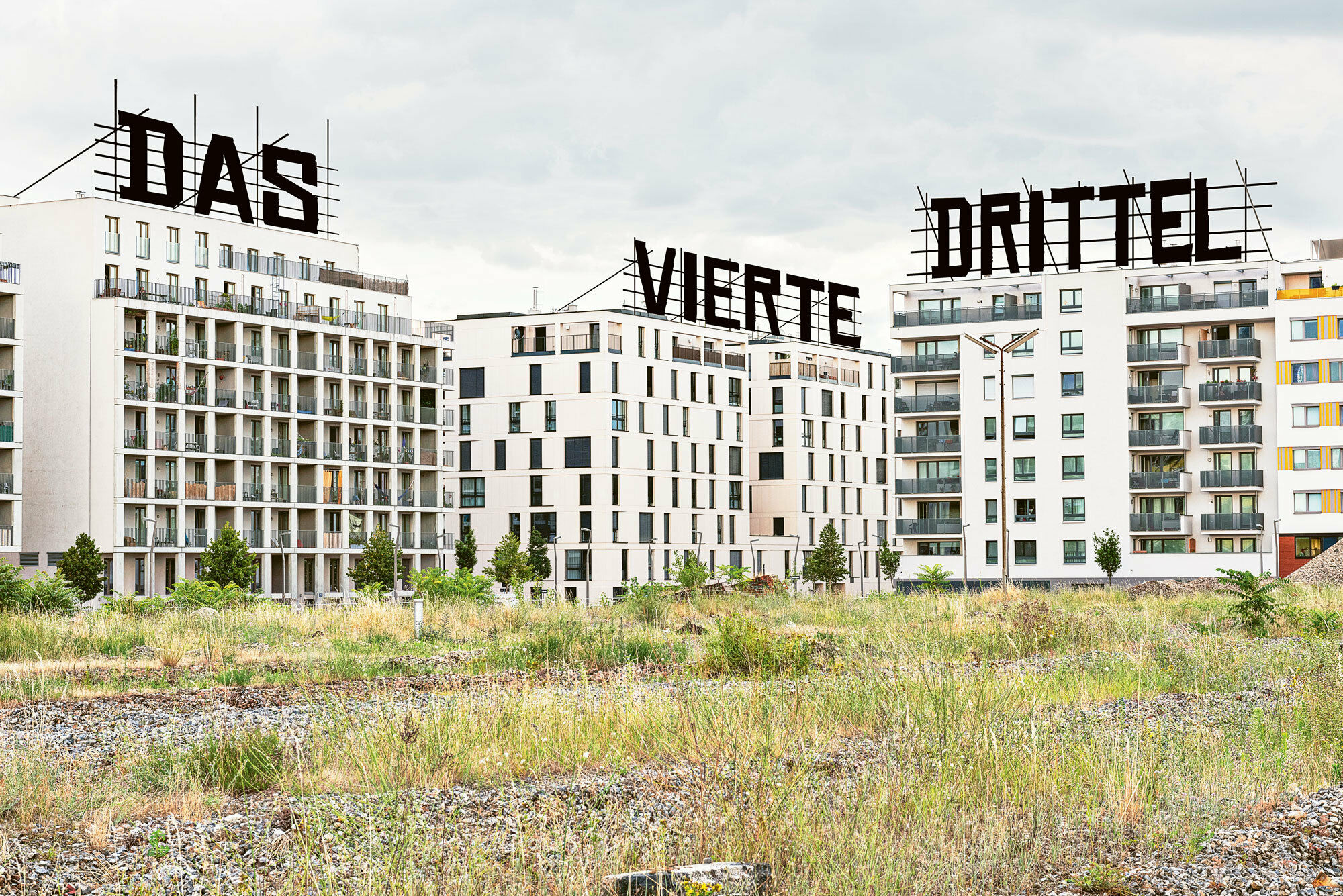 In dem Projekt das Vierte Drittel machen Gabu Heindl und Can Gülcü auf die (Nicht-)verteilung von Wohnraum am Beispiel des Wiener Nordbahnhofareals aufmerksam.