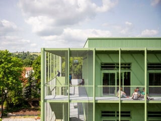 Die Jenaplanschule in Weimar ließ auf einem ihrer zwei Standorte neue Schulgebäude bauen.