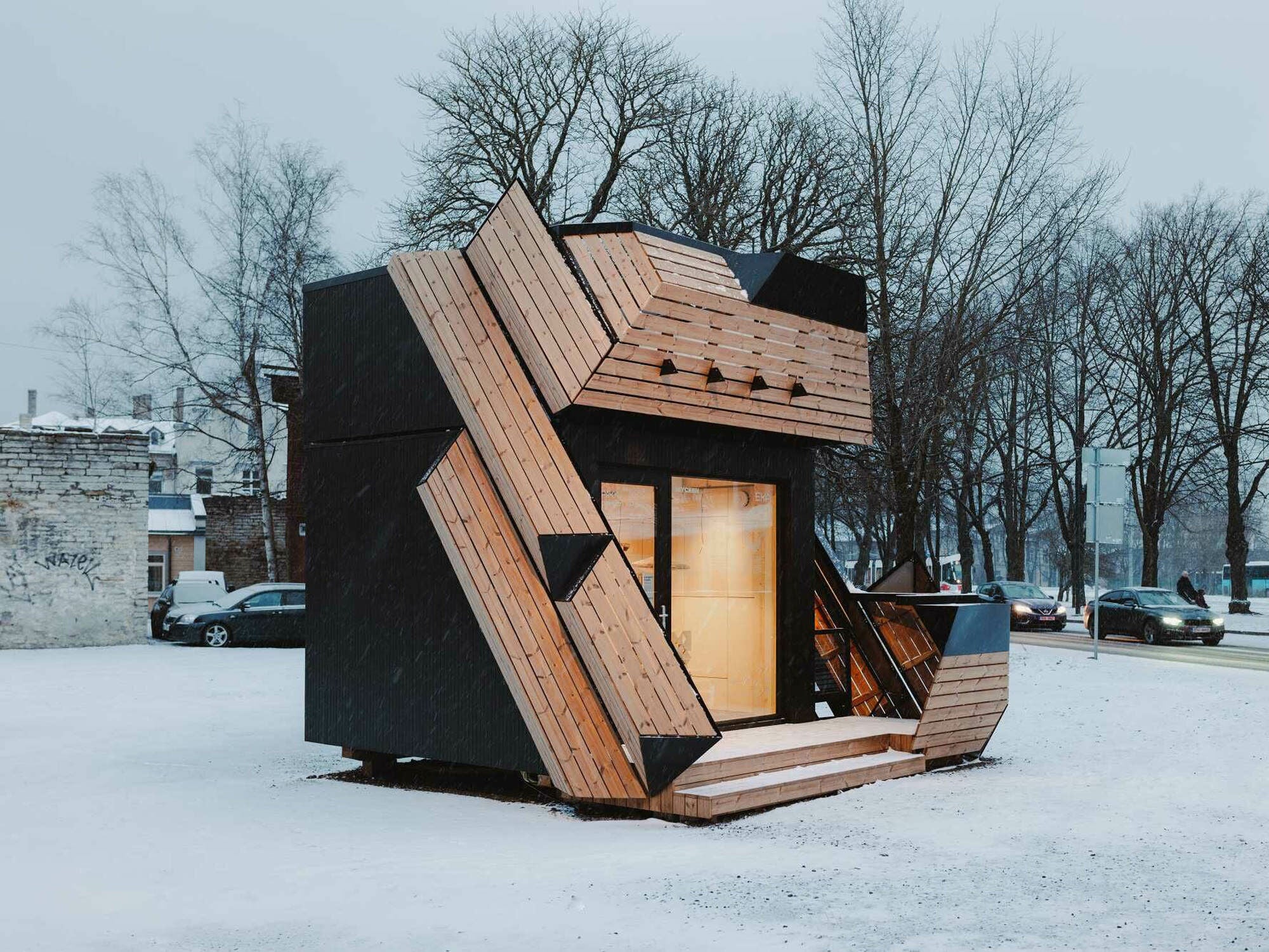 Der PAKK Pavilion steht seit 2024 in der estnischen Hauptstadt Tallinn und dien dort unter anderem zur Erforschung eines Dämmstoffs auf Myzelbasis.