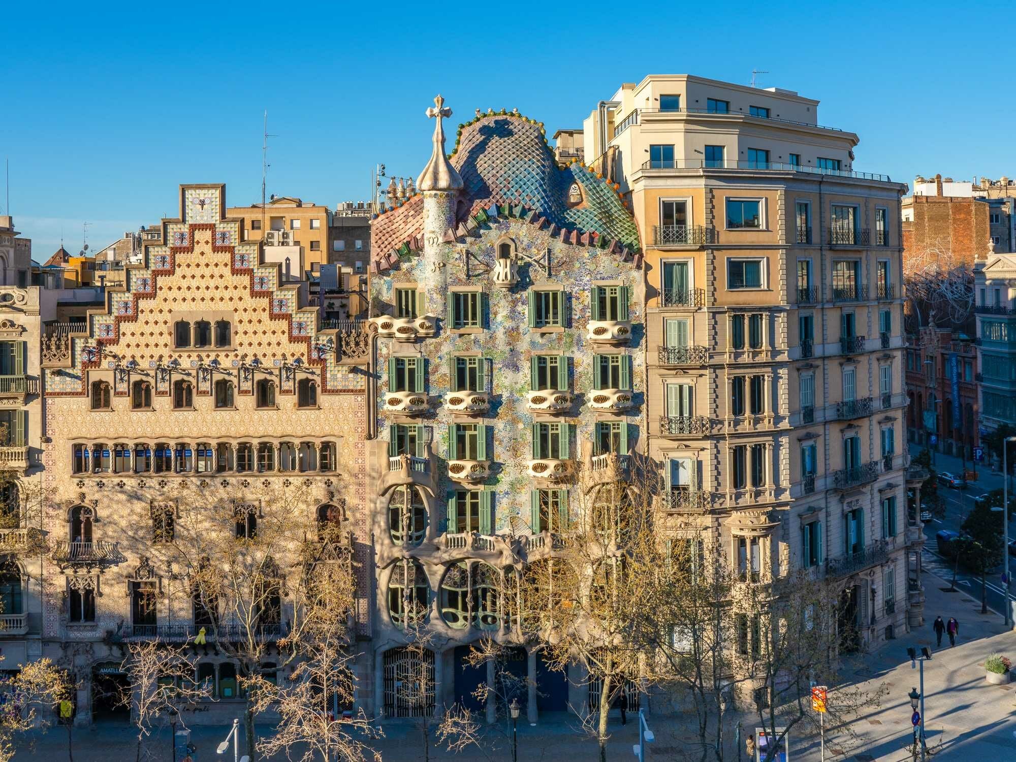 Die Casa Batlló in Barcelona ist eines der beaknntestetn Bauwerke des 1926 verstorbenen Architekten Antoni Gaudí.