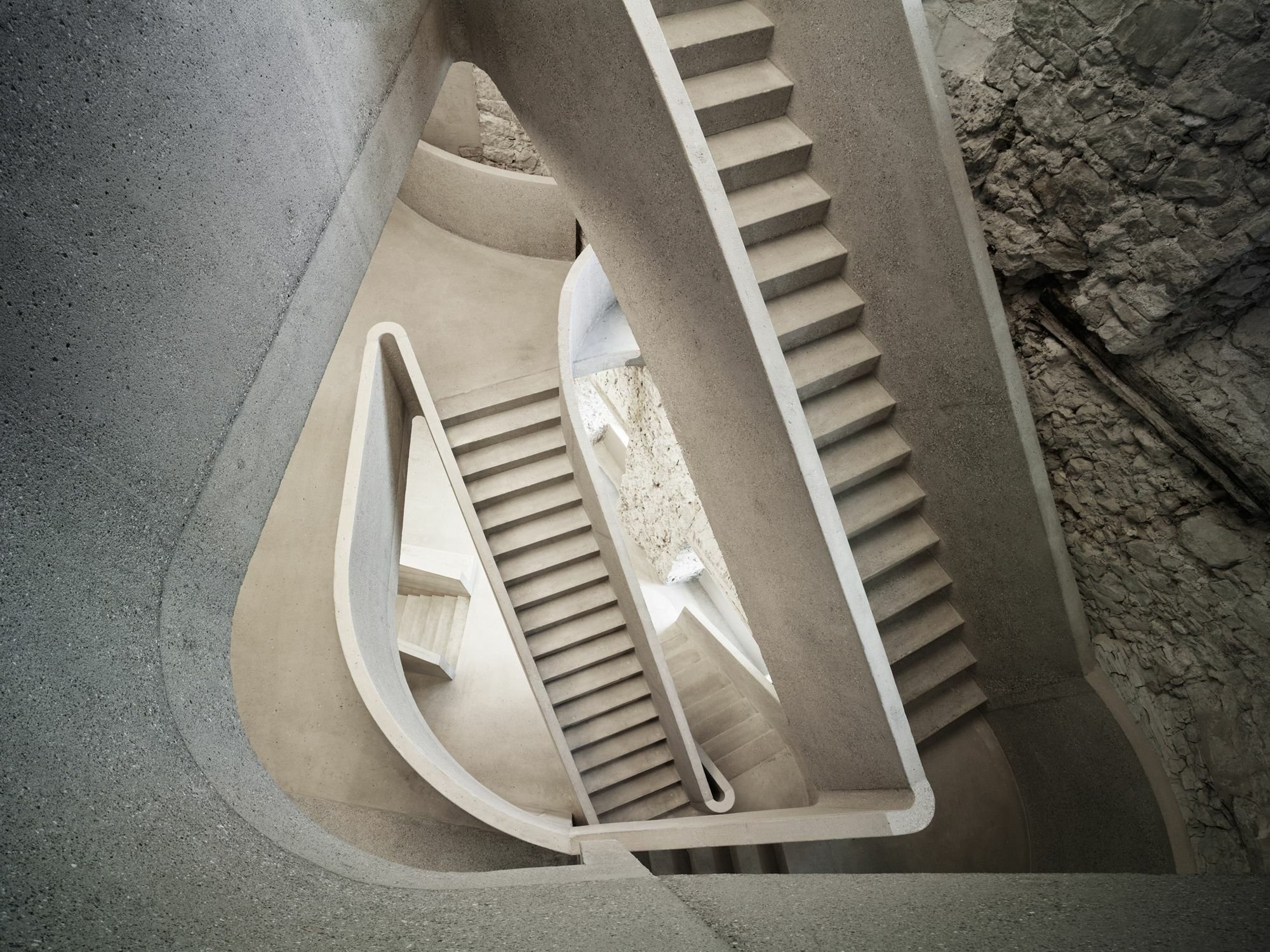Die jüngsten Eingriffe in die historische Struktur des Schlosses Rapperswil erfolgten in enger Zusammenarbeit mit dem Denkmalschutz, Statik, Bauphysik sowie Beton- und Stahlbau.