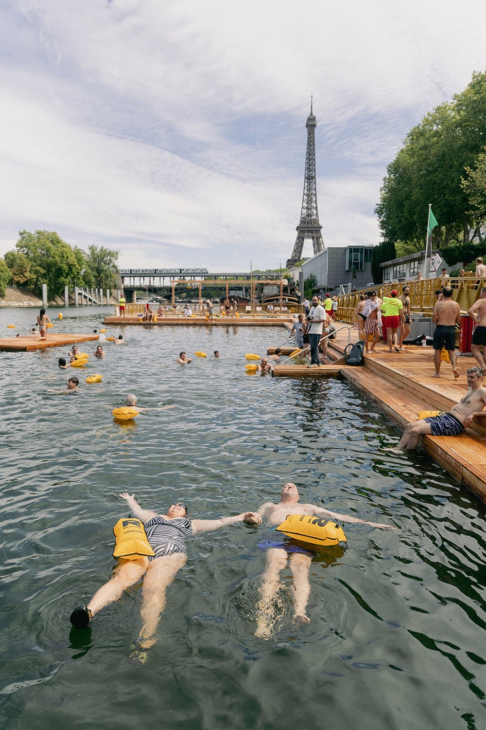 Das Flussschwimmbad Grenelle ist eine von drei neuen öffentlichen Badestellen.