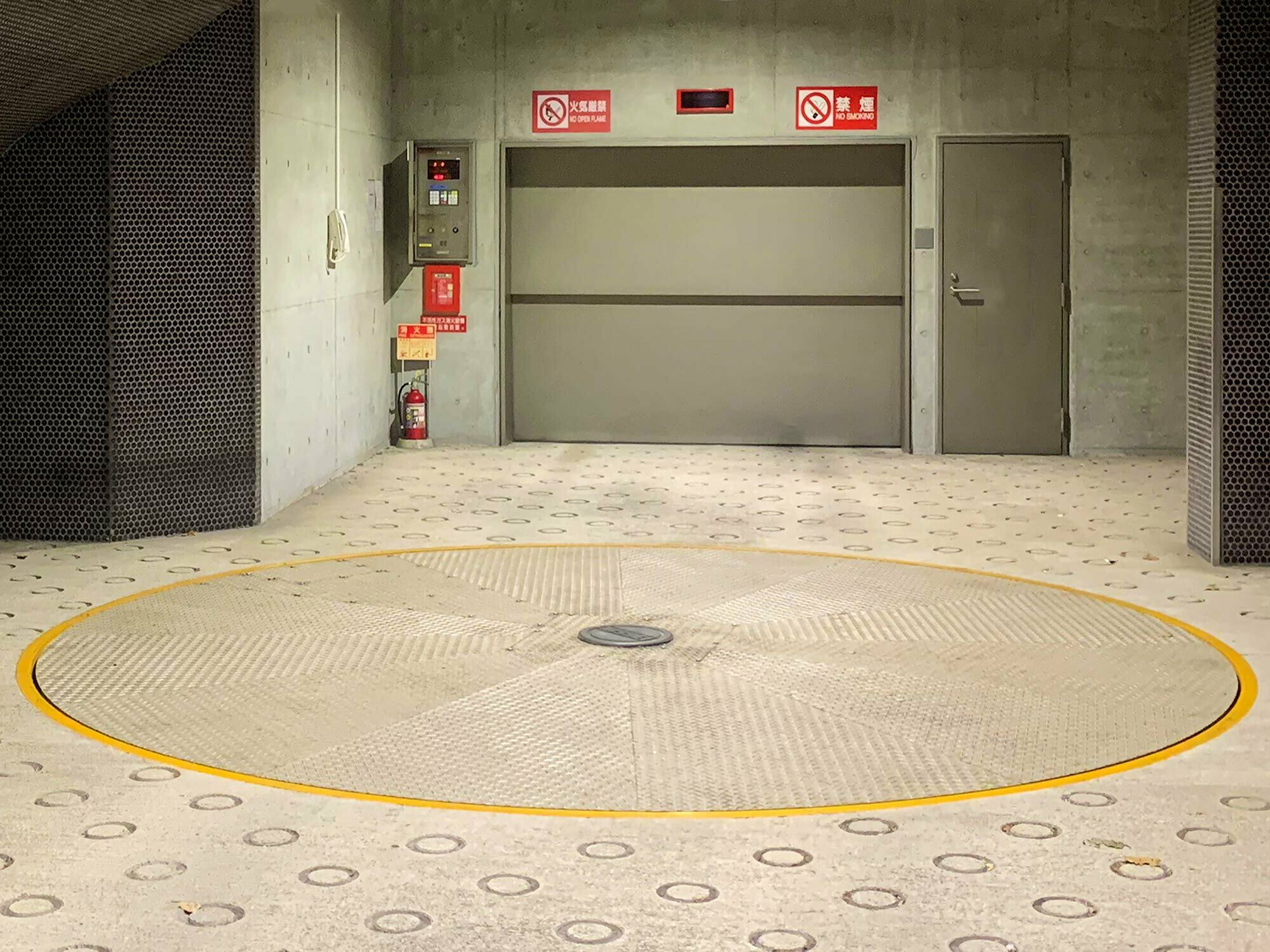 Drehbühnen ersetzen Flächen für Wendehammer oder -kreise und sparen so Platz.
