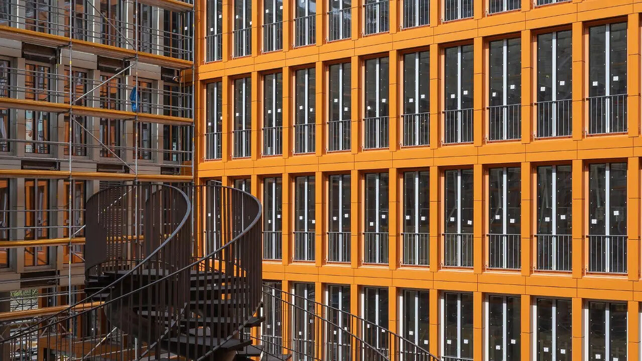 Energetische sowie Schallschutzanforderungen wurden durch neue Fensterflügel mit Dreifachverglasung erreicht.