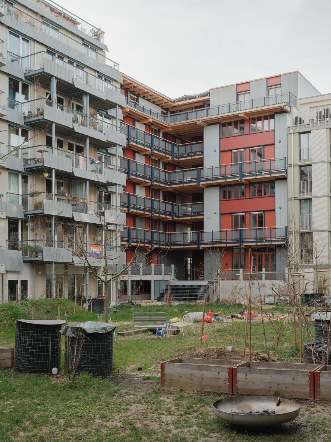 Die Wohnungen sind über hofseitige Laubengänge erschlossen.