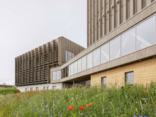 Nachhaltige Logistikgebäude als Alternative zum Flächenfraß herkömmlicher Gewerbehallen, geht das?