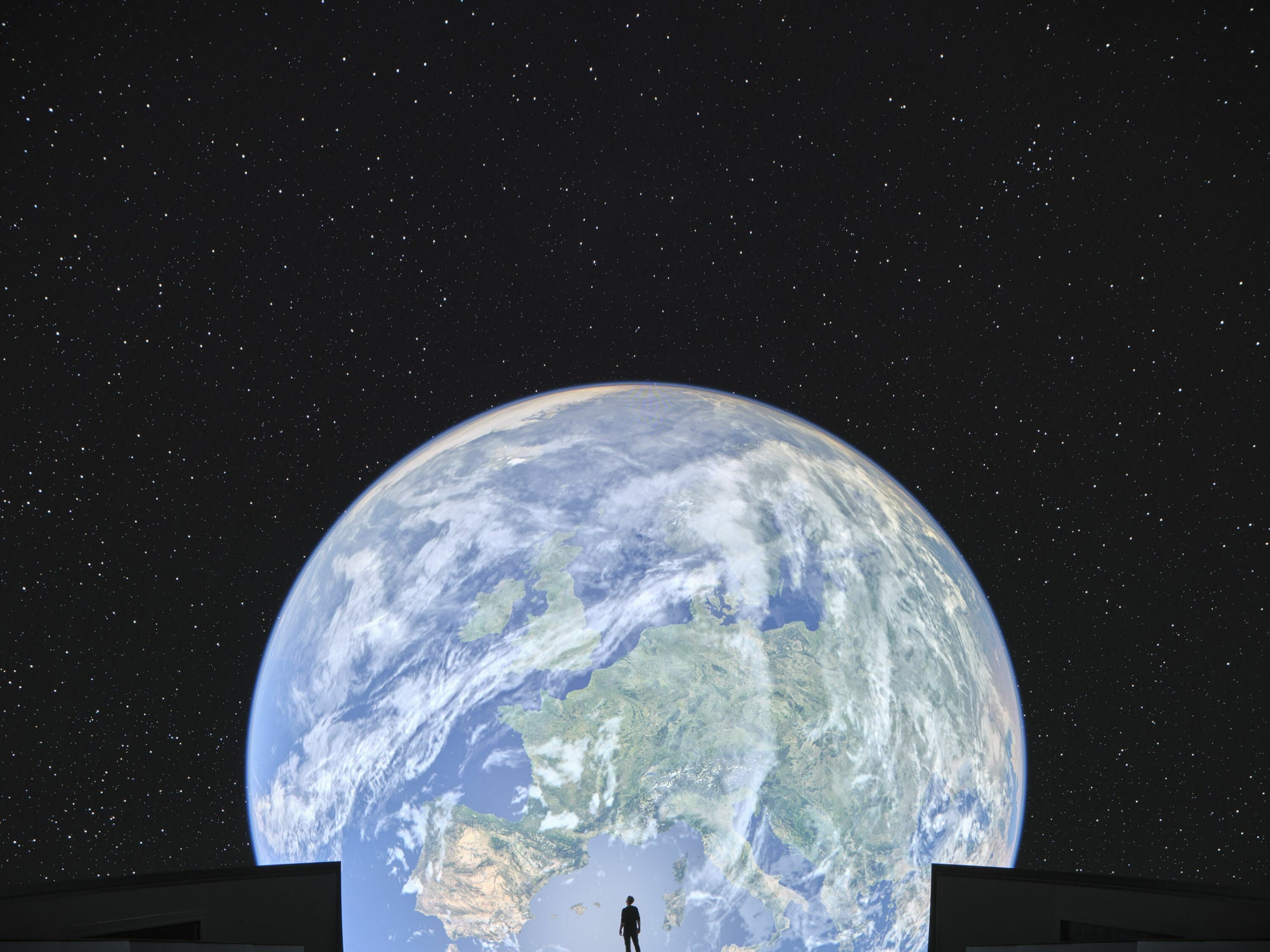 Die fünfzehn Meter hohe und im Durchmesser 23 Meter breite Kuppel gehört weltweit zu den größten planetarischen Projektionsflächen.