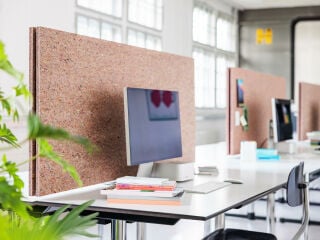 Die Produktpalette Absorber Recycled besteht aus sortenrein getrennten Resttextilien.