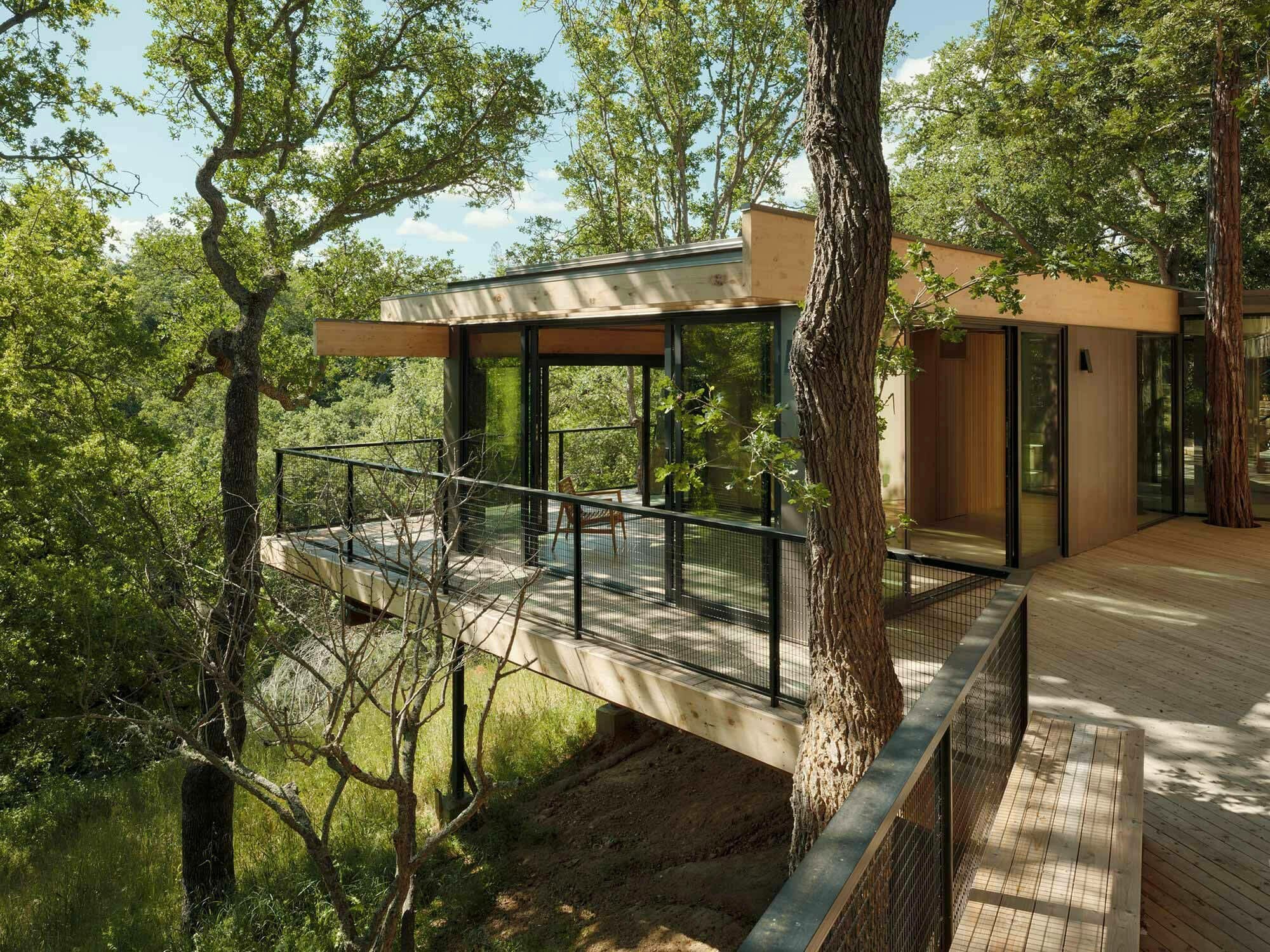 Mork-Ulnes Architects entwarfen den freistehenden Pavillon als Erweiterung eines Wohnhauses.