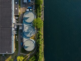 Der urbane Wasserkreislauf umfasst 8 Schritte – von der Trinkwassergewinnung bis zur Wiedereinführung in die Natur.