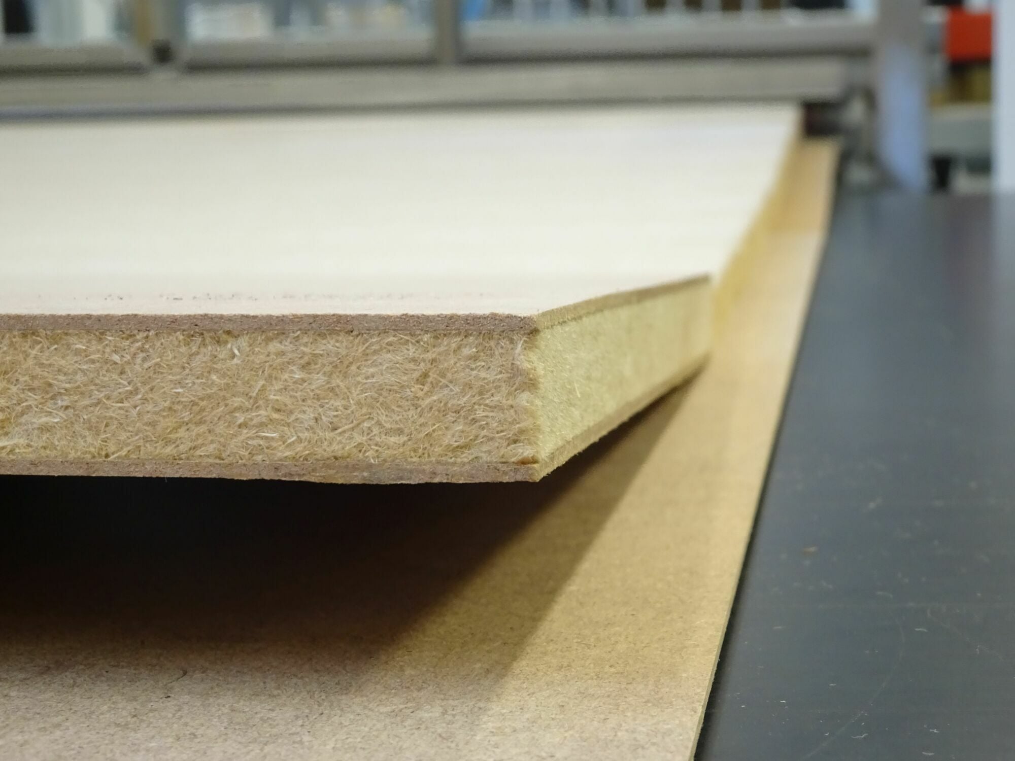 Ansicht eines Lignocellulose-Sandwichelementes mit Vollkern und Deckschicht