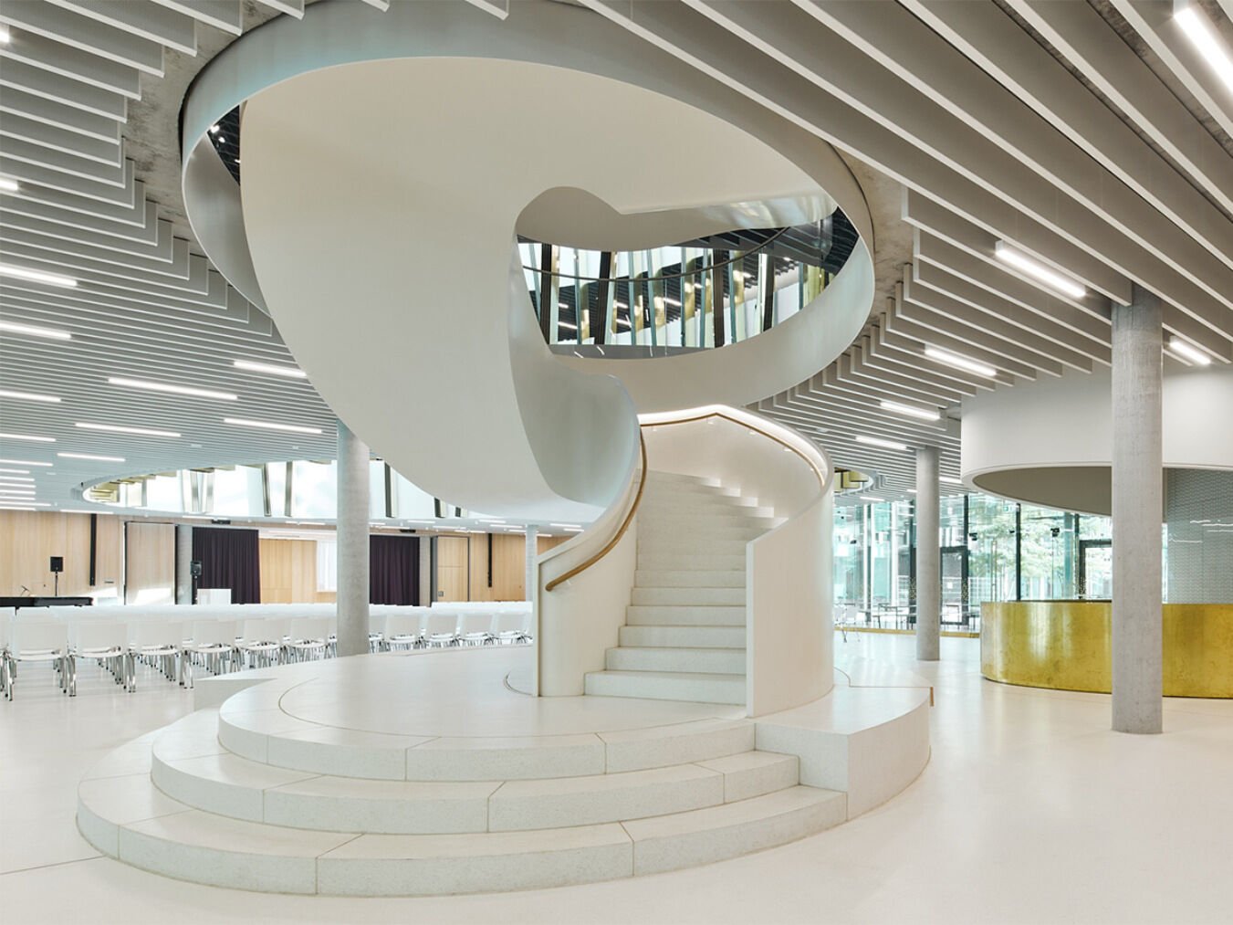 Der Neubau der Nürnberger Maria-Ward-Schule von H2M Architekten ersetzt marode Nachkriegsbauten und schafft Räume für eine zeitgemäße Pädagogik.