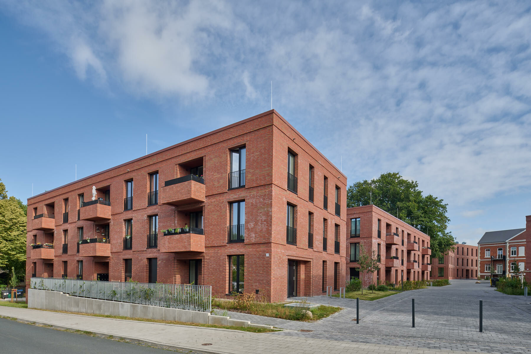 Insgesamt entstanden siebzig Zwei- bis Fünf-Zimmerwohnungen zwischen 49 und 98 Quadratmetern. 