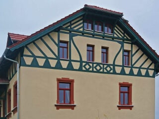 Der Hersteller Hasit bietet Dämmputze für die energetische Sanierung von Fachwerkhäusern an.