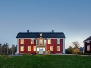 Teemu Kurkela ist Mitbegründer des in Helsinki ansässigen Architekturbüros JKMM Architects. Mit dem Umbau des Familiensitzes, einem denkmalgeschützten Gutshaus im Norden Finnlands, erfüllte er sich einen Traum.