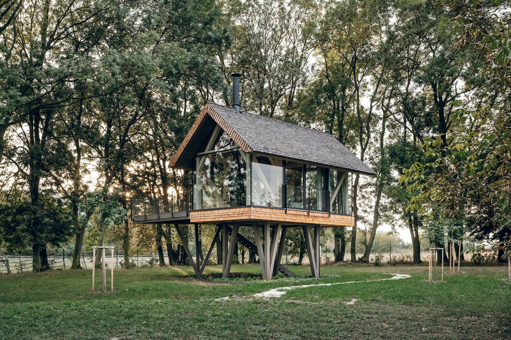Der Prager Architekt Jan Tyrpekl entwickelte eine archetypische Hausform.