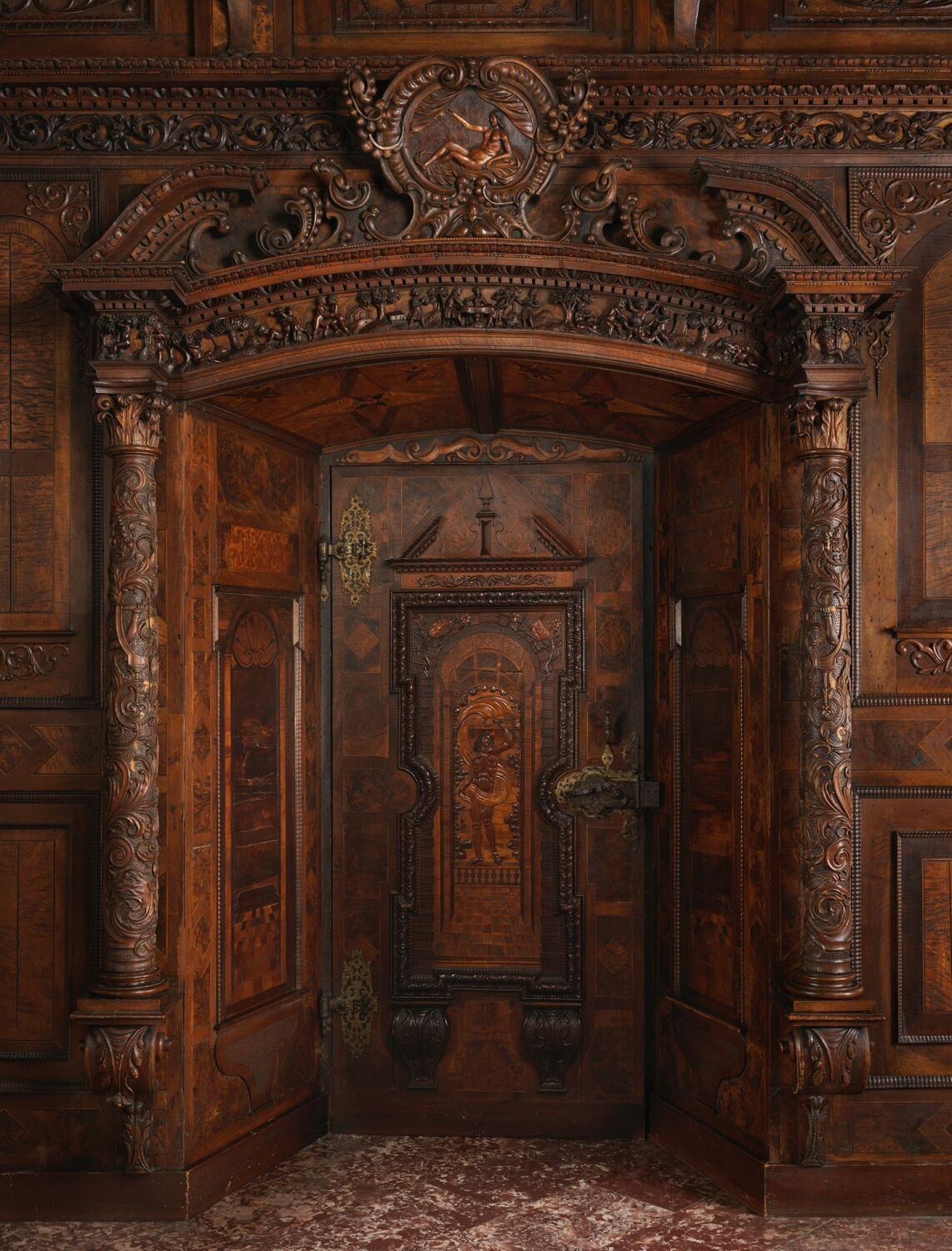 Türdetail des „Schweizer Raum” im „Schlössli”, Flims