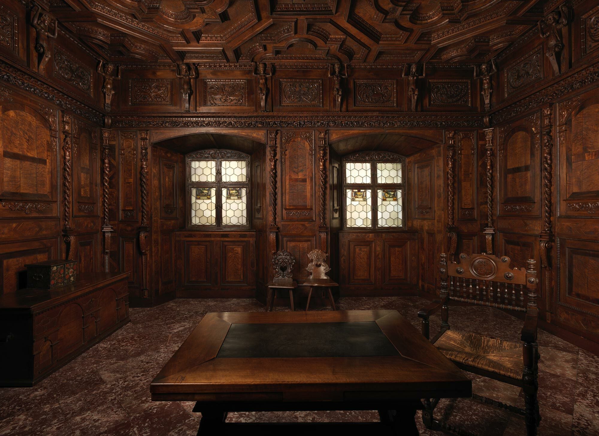 Boiserie der „Schweizer Raum” im „Schlössli”, Flims etwa 1682-84, Schnitzereien aus Walnuss, Ahorn, Bergahorn, vermutlich Thaddäus Acker im Auftrag von Johann Gaudenz von Capol