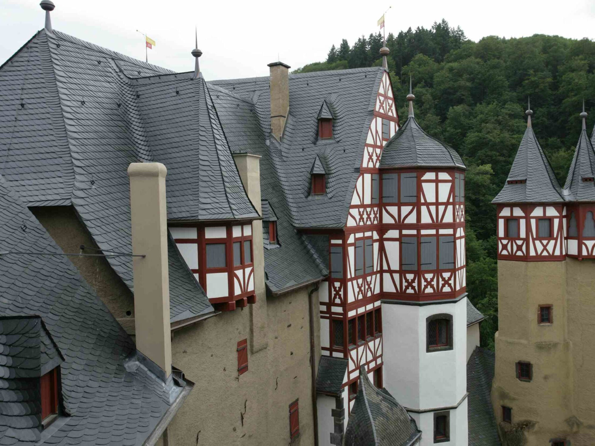Altdeutsche Schieferdeckung an der Burg Eltz