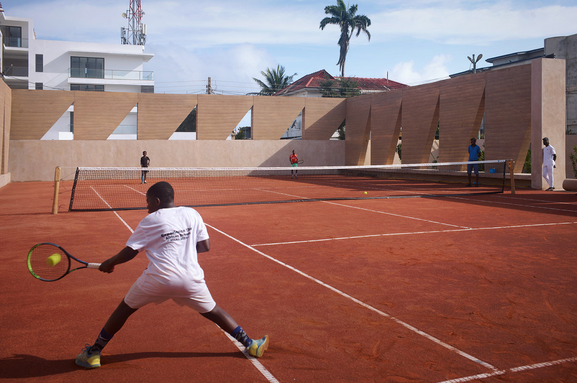 Hier trainieren kostenfrei mehrere junge Tennis-Champions. 