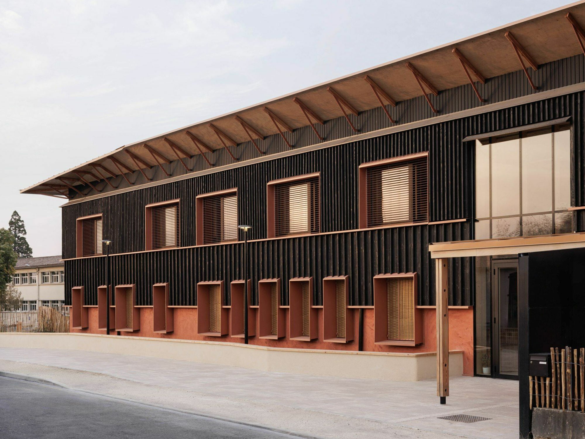 Für die französische Stadt Langon hat das Architekturbüro ABF-LAB das Maison des Solidarités et de la Citoyenneté geplant. 2025 wurde das Sozialzentrum fertiggestellt.