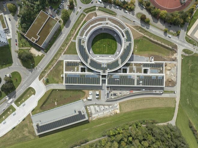 Die nach Bertha Benz benannte Berufsschule am nördlichen Stadtrand von Sigmaringen wurde vom Stuttgarter Büro LRO neu geplant.